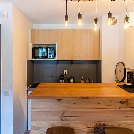 Au Pied Des Pistes, La Tania Apartment *