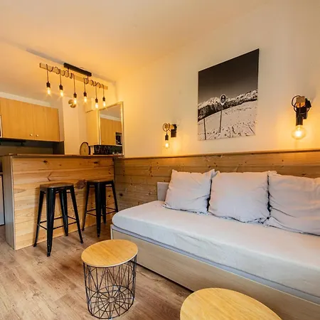 Au Pied Des Pistes, La Tania Apartment *